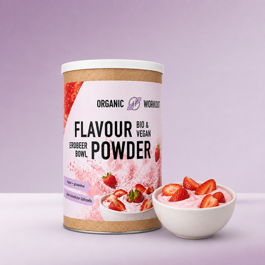 Bio Erdbeer Bowl Flavour Powder Dose von Organic Workout mit Erdbeer-Joghurt-Bowl, lavendelfarbener Hintergrund
